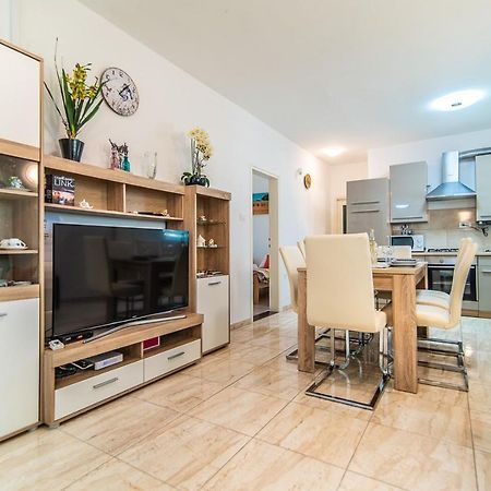 Holiday House Vlahovich Villa Tinjan Екстериор снимка